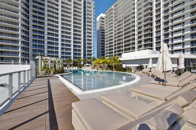 Nautilus 220 Unit 605 photo 66
