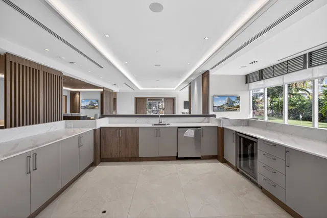 Nautilus 220 Unit 605 photo 87