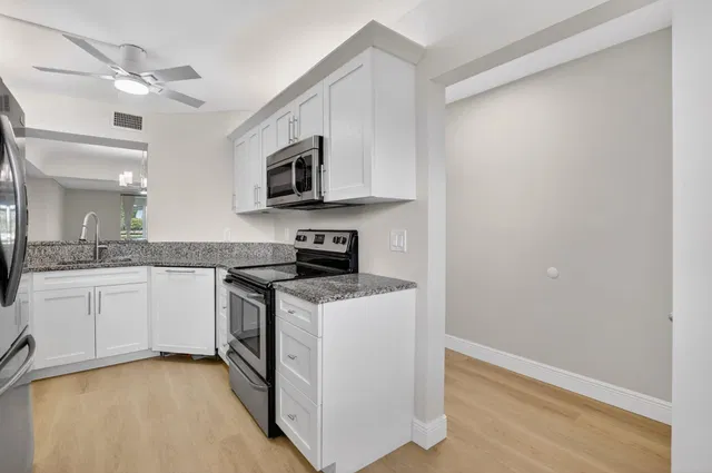 Unit 109 photo 14