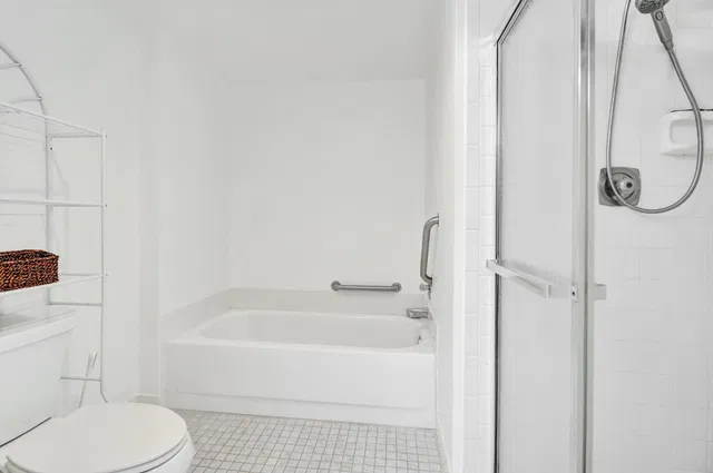  Unit Unit F photo 23