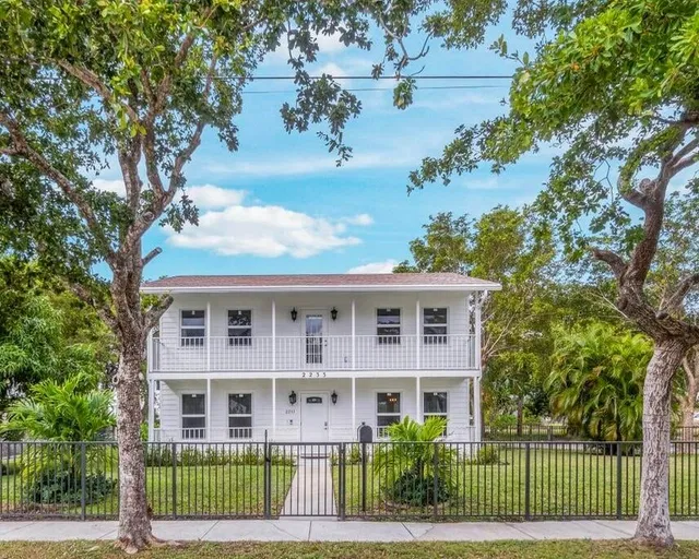 West Palm Beach Residence photo 2