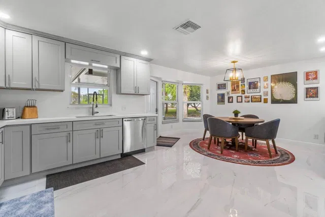 West Palm Beach Residence photo 12