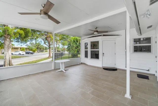 West Palm Beach Residence photo 32