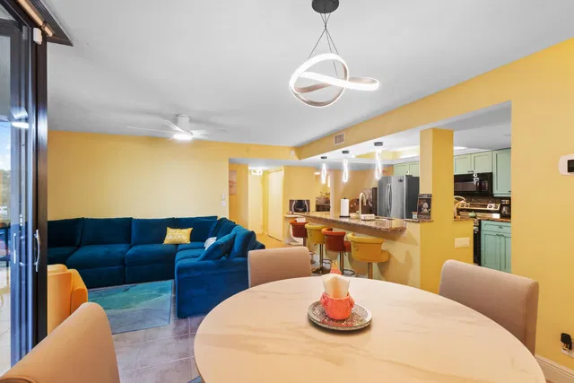 Unit 8208 photo 6