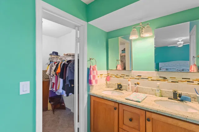 Unit 8208 photo 15