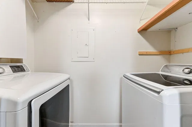 Unit 107 photo 11
