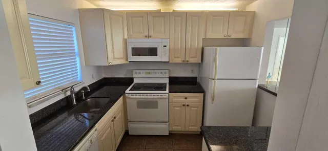 Unit 531 photo 2