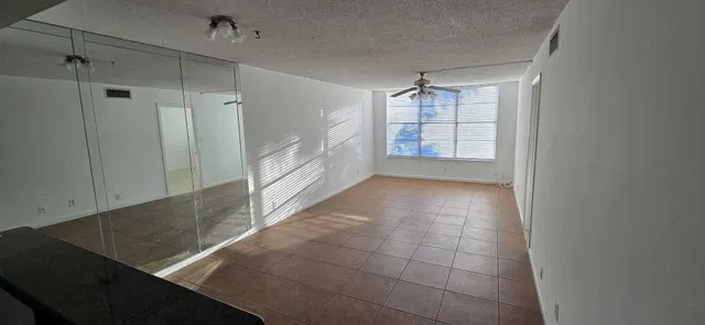 Unit 531 photo 16