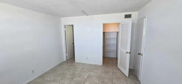 Unit 531 photo 20