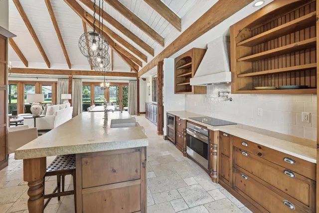 Pebblewood Residence photo 11