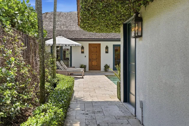 Pebblewood Residence photo 22