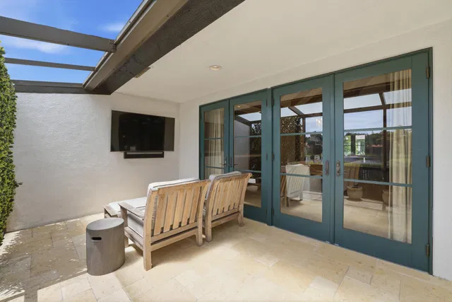 Pebblewood Residence photo 25