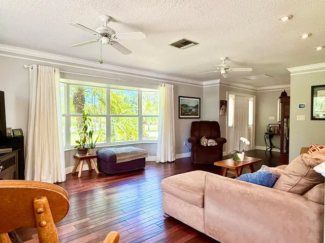 Residence photo 4