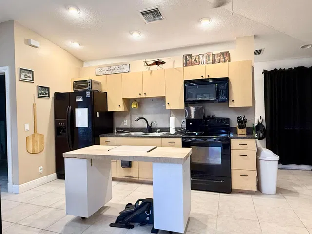  Residence photo 60