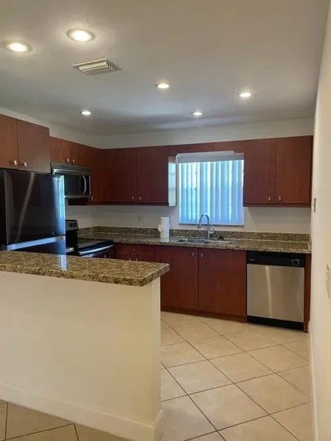 Residence photo 3