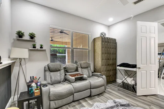 Residence photo 26