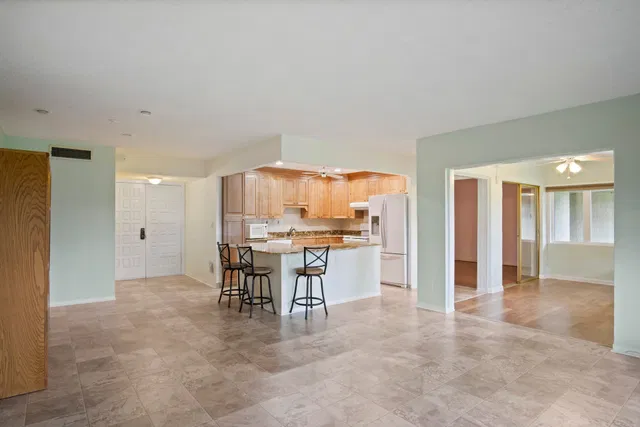 Unit 9-204 photo 6