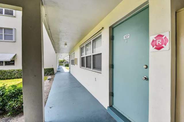 Unit 107 photo 8