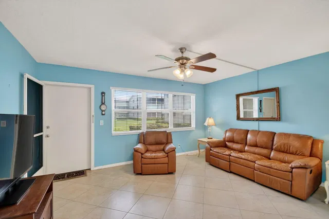 Unit 107 photo 10