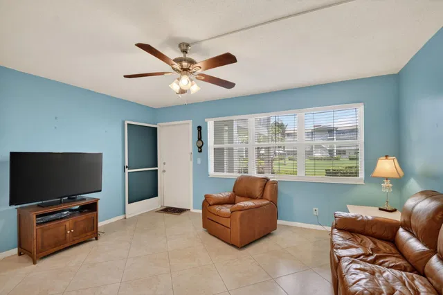Unit 107 photo 11