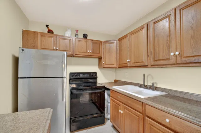 Unit 107 photo 14
