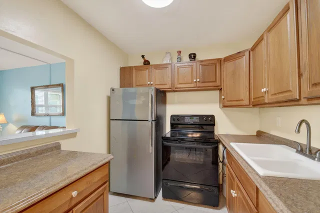 Unit 107 photo 15