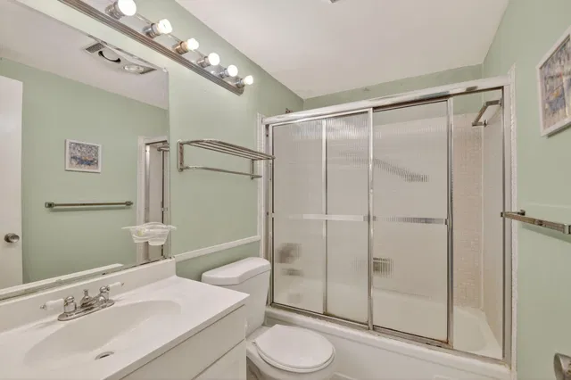 Unit 107 photo 17