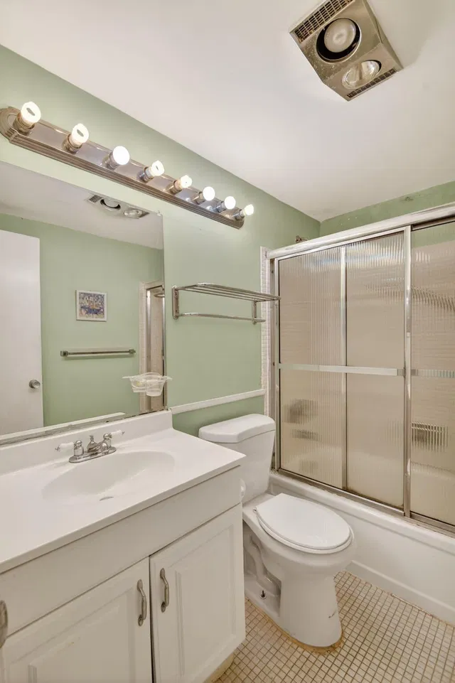 Unit 107 photo 18