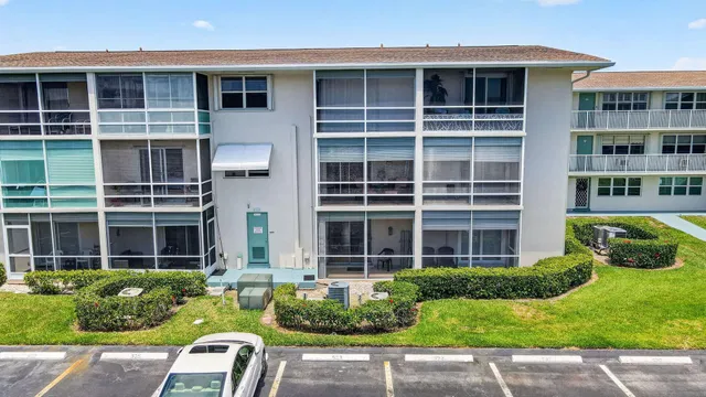 Unit 107 photo 31