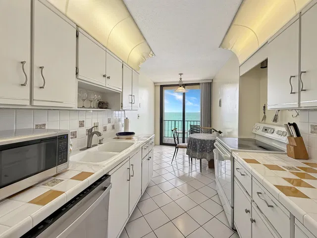 Singer Island Unit 1-902 photo 8