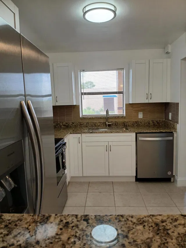 Unit 405 photo 2