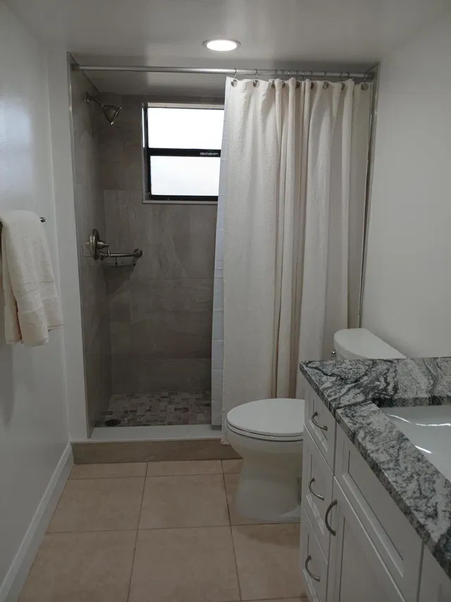 Unit 405 photo 7