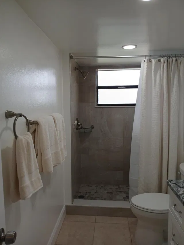 Unit 405 photo 8