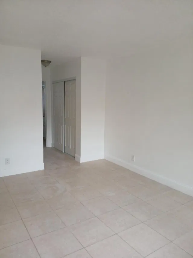 Unit 405 photo 18