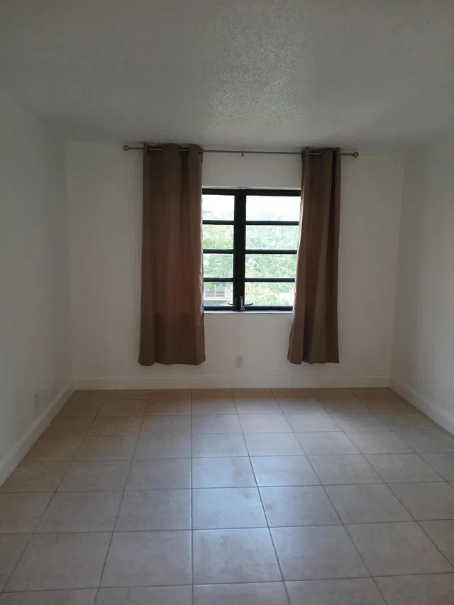 Unit 405 photo 19