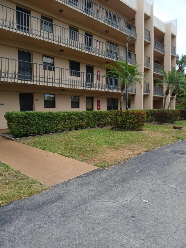 Unit 405 photo 22
