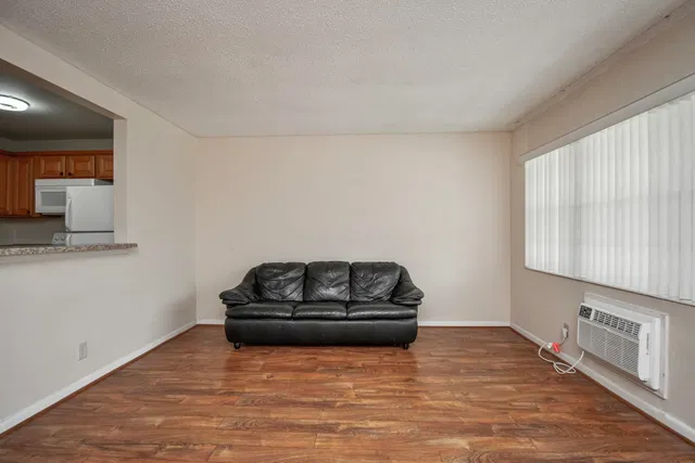 Residence photo 5
