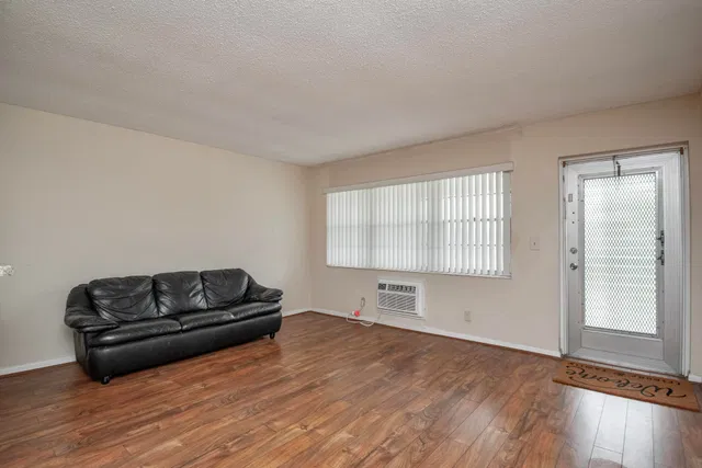 Residence photo 6