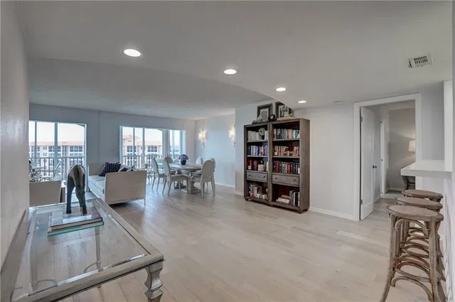  Unit C519 photo 4
