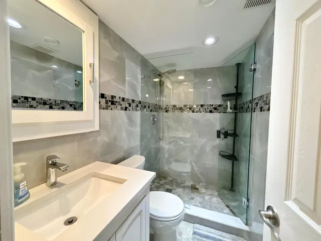 Unit C-2 photo 3