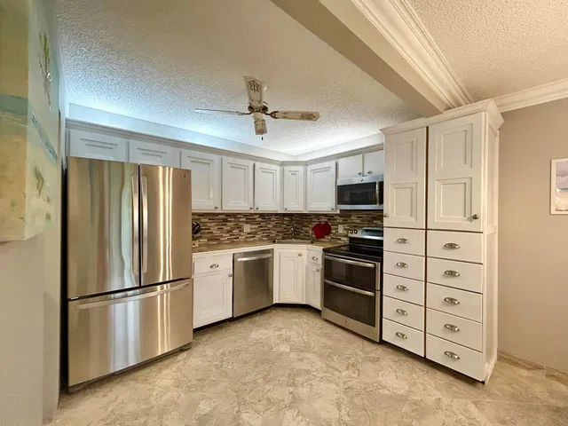 Unit C-2 photo 5