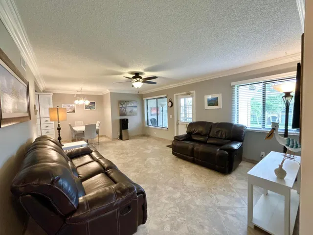 Unit C-2 photo 18