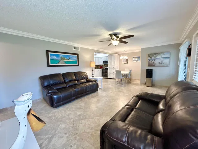 Unit C-2 photo 19