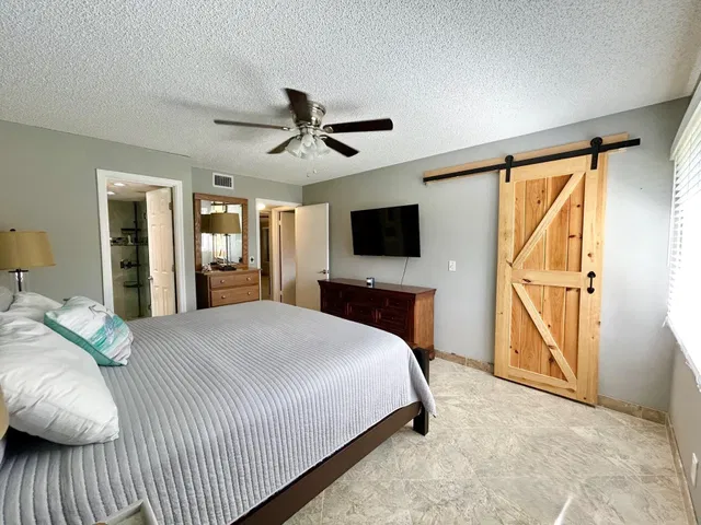 Unit C-2 photo 27
