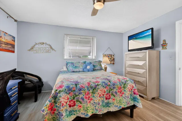 Unit 303 photo 16
