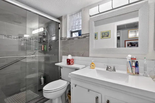 Unit 303 photo 24