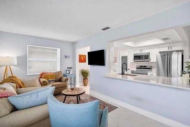 Residence photo 12