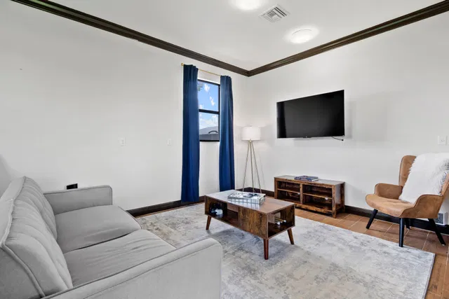 Residence photo 30