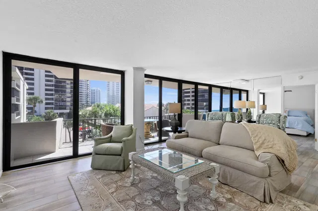 Singer Island Unit 1-304 photo 11