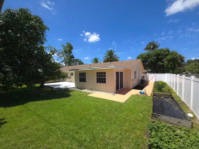 Residence photo 3
